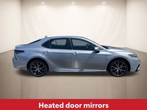Used 2024 Toyota Camry SE image 11