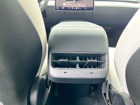 Used 2025 Tesla Model Y Long Range RWD image 25
