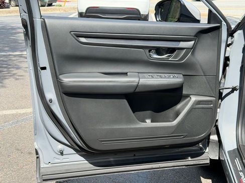 Used 2025 Honda CR-V LX image 28