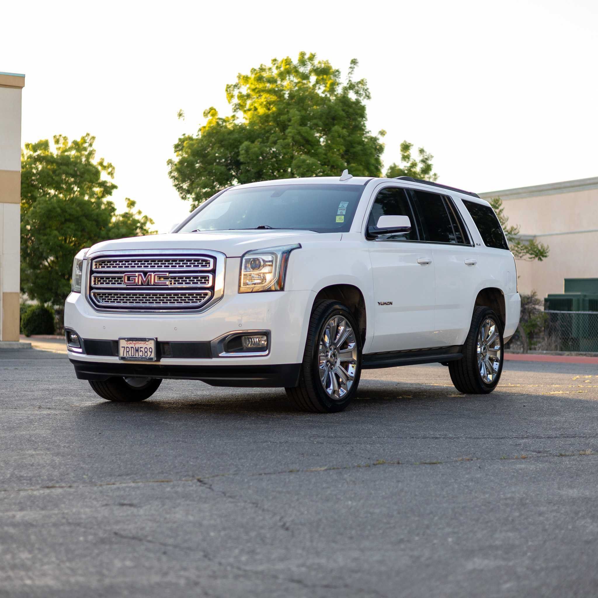 Used 2016 GMC Yukon SLE w/ Convenience Package RWD image 3