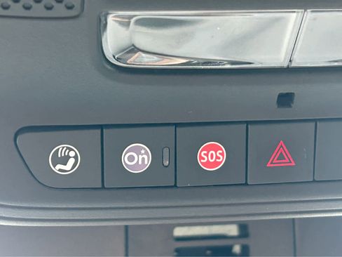 Used 2025 Chevrolet Traverse LT image 45