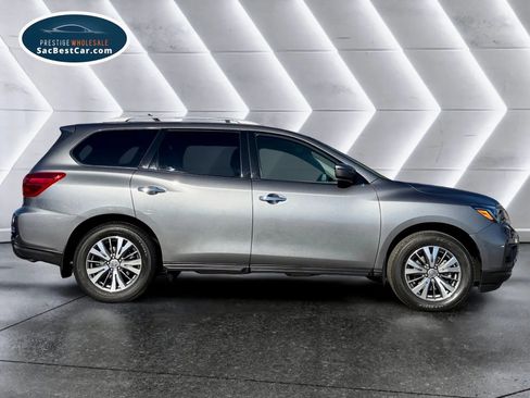 Used 2020 Nissan Pathfinder S image 4