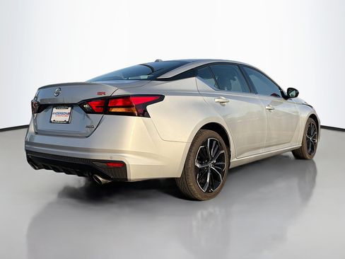 Used 2023 Nissan Altima 2.5 SR AWD/4WD image 2