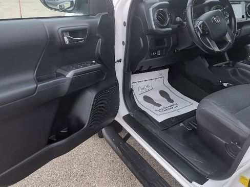 Used 2016 Toyota Tacoma TRD Off-Road image 7