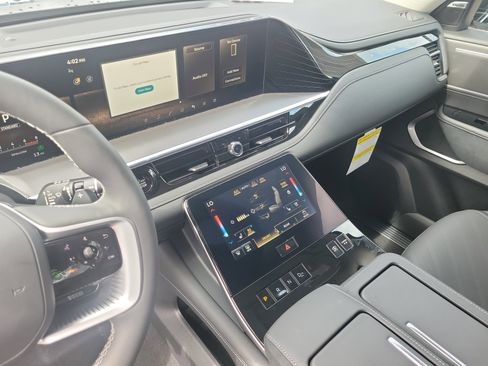 New 2026 INFINITI QX80 Luxe w/ Cargo Package image 18