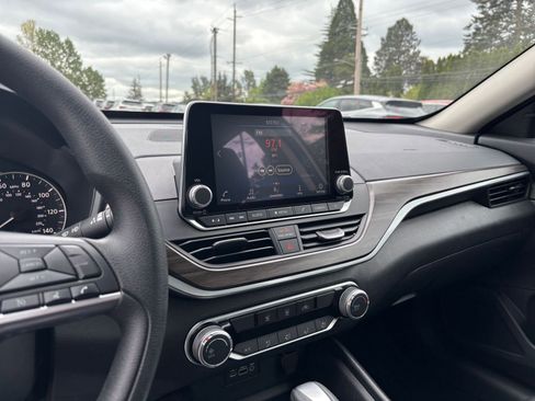 Used 2025 Nissan Altima 2.5 SV FWD image 20