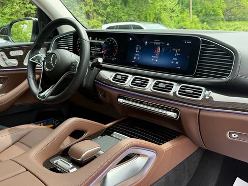 Used 2026 Mercedes-Benz GLS 450 4MATIC image 25