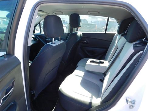 Used 2018 Chevrolet Trax LS image 9