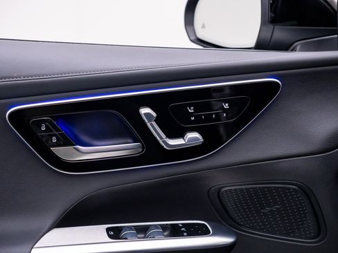 Used 2024 Mercedes-Benz GLC 300 4MATIC image 15