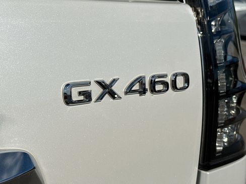 Used 2023 Lexus GX 460 Premium w/ Accessory Package AWD/4WD image 12