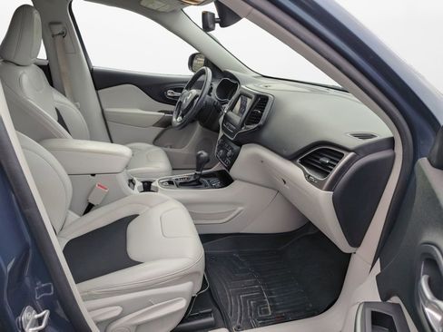 Used 2020 Jeep Cherokee Latitude Plus w/ Comfort/Convenience Group image 24