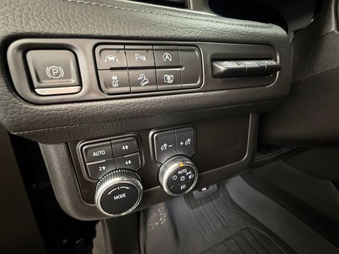 Used 2024 GMC Yukon Denali AWD/4WD image 24