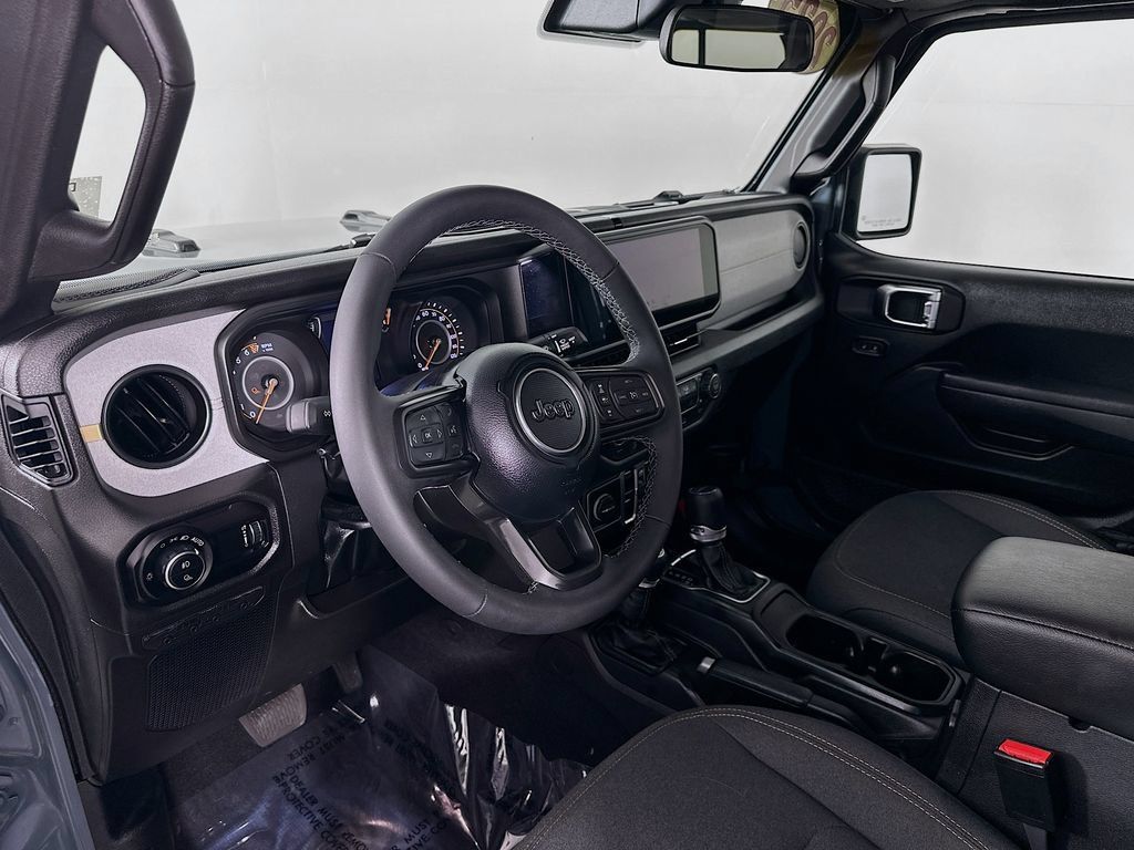 Certified 2025 Jeep Gladiator Sport AWD/4WD image 17
