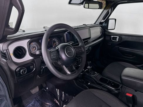 Certified 2025 Jeep Gladiator Sport AWD/4WD image 17