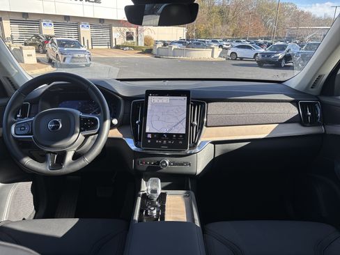 Used 2025 Volvo XC90 B6 Plus image 30