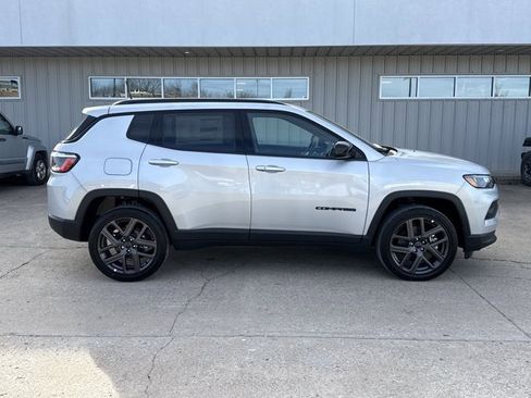 New 2026 Jeep Compass Latitude image 2