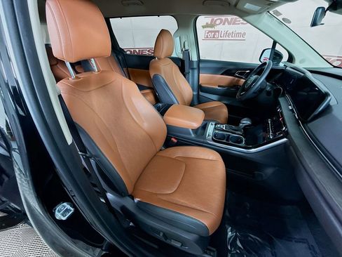 Used 2024 Kia Carnival SX FWD image 33