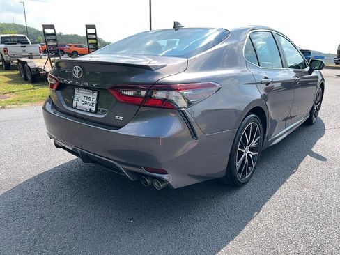 Used 2023 Toyota Camry SE FWD image 5