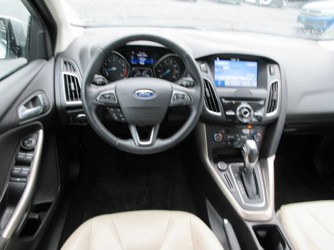Used 2016 Ford Focus Titanium image 16