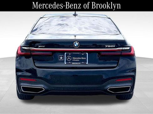 Used 2021 BMW 750i xDrive w/ M Sport Package AWD/4WD image 4