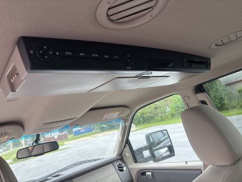 Used 2010 Ford Expedition XLT AWD/4WD image 19