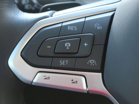 Used 2025 Volkswagen Atlas SEL Premium R-Line image 23