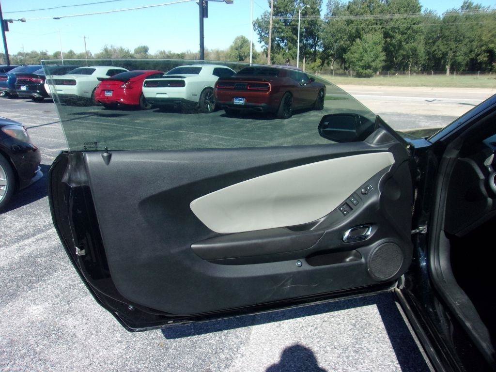Used 2015 Chevrolet Camaro LS RWD image 11