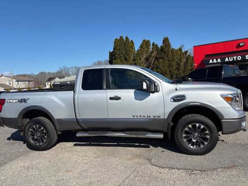 Used 2017 Nissan Titan PRO-4X image 4
