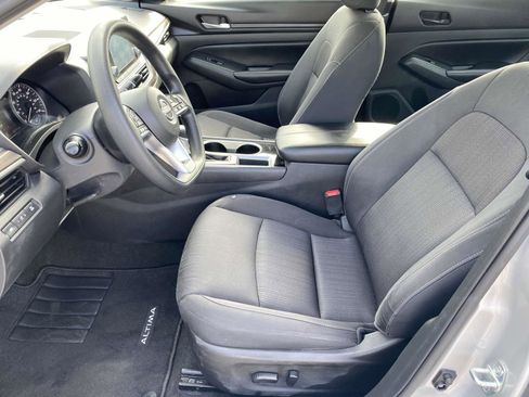 Used 2024 Nissan Altima 2.5 SV image 9