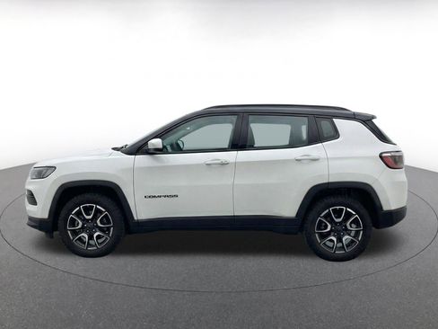 Used 2025 Jeep Compass Trailhawk AWD/4WD image 5