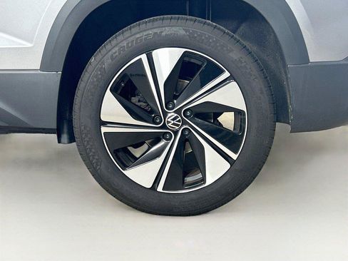 Certified 2024 Volkswagen Taos SE AWD/4WD image 30
