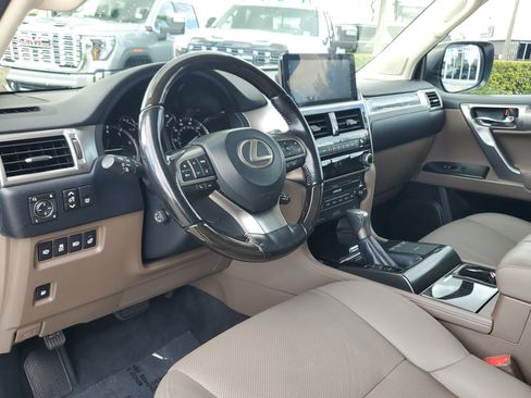 Used 2022 Lexus GX 460 Premium w/ Accessory Package image 9