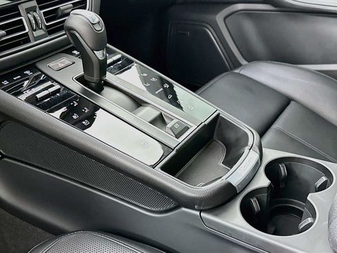 Certified 2026 Porsche Macan AWD/4WD image 20