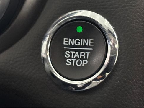 Used 2018 Ford Fusion SE w/ Fusion SE Technology Package image 39