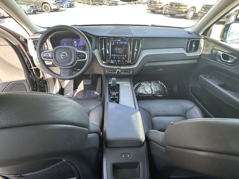 Used 2025 Volvo XC60 B5 Plus image 34