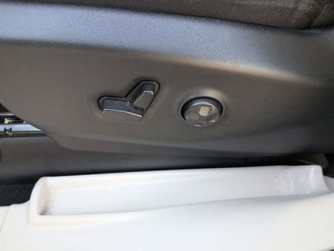 Used 2023 Chrysler Pacifica Limited image 14