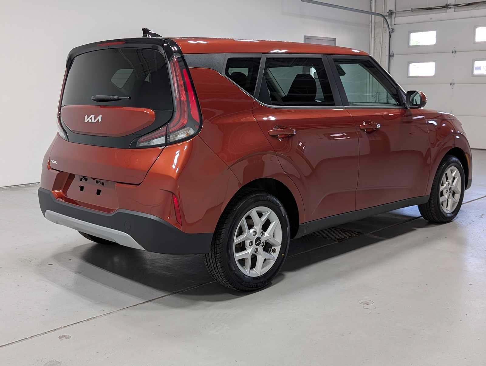 Certified 2023 Kia Soul LX w/ LX Technology Package FWD image 8