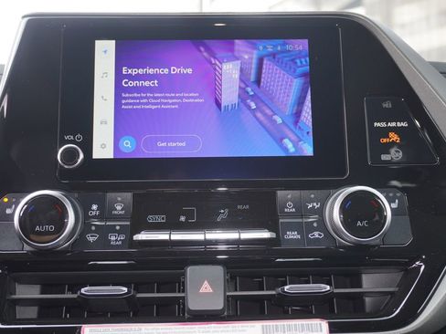 Certified 2024 Toyota Highlander XLE AWD/4WD image 18