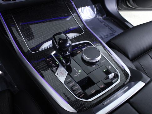 Used 2022 BMW X7 M50i image 34