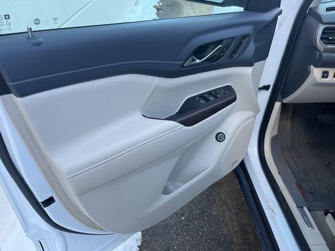 Used 2023 GMC Acadia Denali image 16