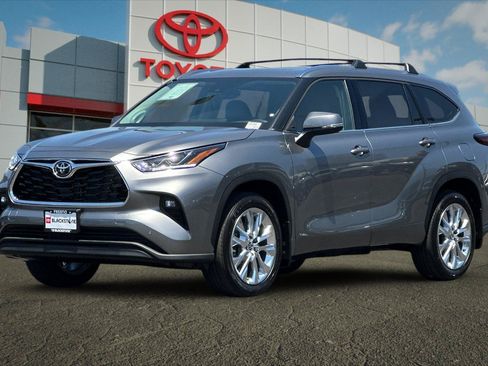 Certified 2026 Toyota Highlander Limited AWD/4WD image 7
