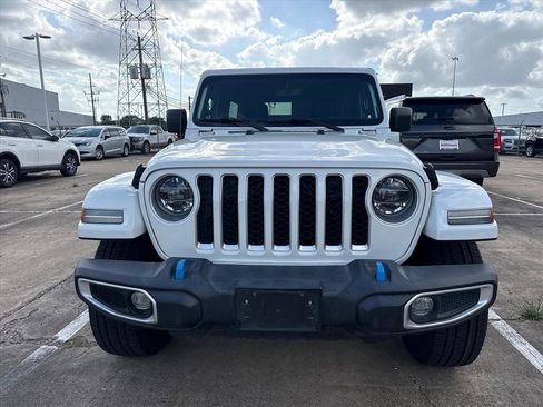 Used 2022 Jeep Wrangler Unlimited Sahara image 2