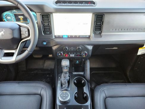 New 2025 Ford Bronco Badlands image 14