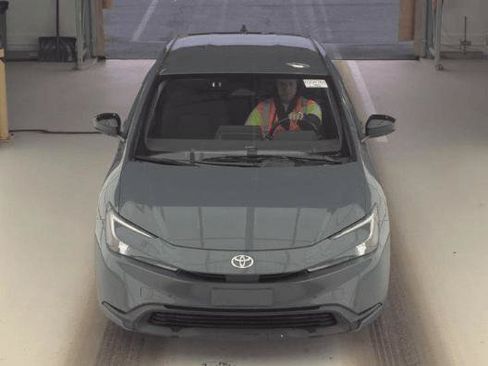 Used 2023 Toyota Prius LE FWD image 6