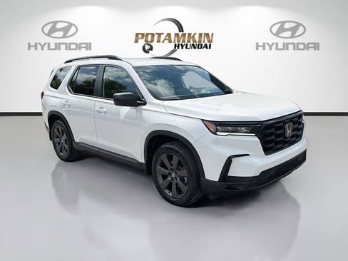 Used 2023 Honda Pilot Sport image 3