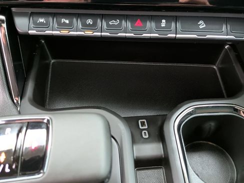 Used 2024 GMC Sierra 1500 AT4 w/ Technology Package AWD/4WD image 32