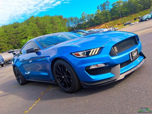 Used 2019 Ford Mustang Shelby GT350 w/ Technology Package RWD image 33