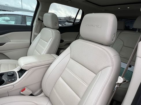 Used 2021 GMC Acadia Denali w/ Denali Technology Package image 16