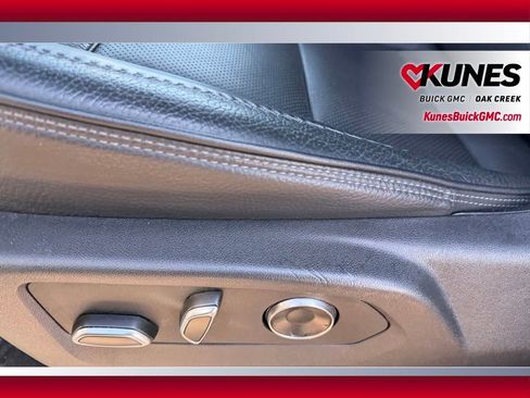 Used 2025 GMC Yukon Denali AWD/4WD image 13