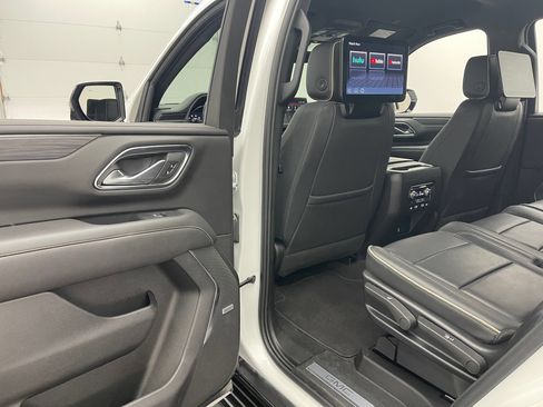 Used 2024 GMC Yukon SLT w/ SLT Luxury Package AWD/4WD image 43